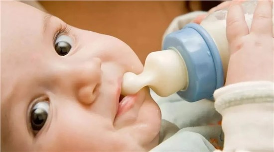 寶寶乳糖不耐受，一定要放棄母乳喂養(yǎng)嗎？